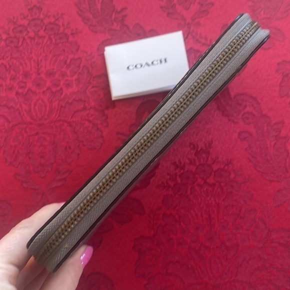 Brand New Coach Genuine Leather Heather Grey Accordion Zip Around Wallet - Picture 10 of 16